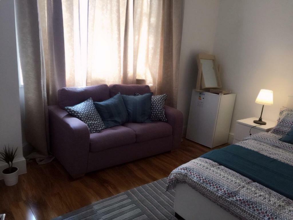 Abbey Wood Station Five Bedroom Self Contained House Екстер'єр фото