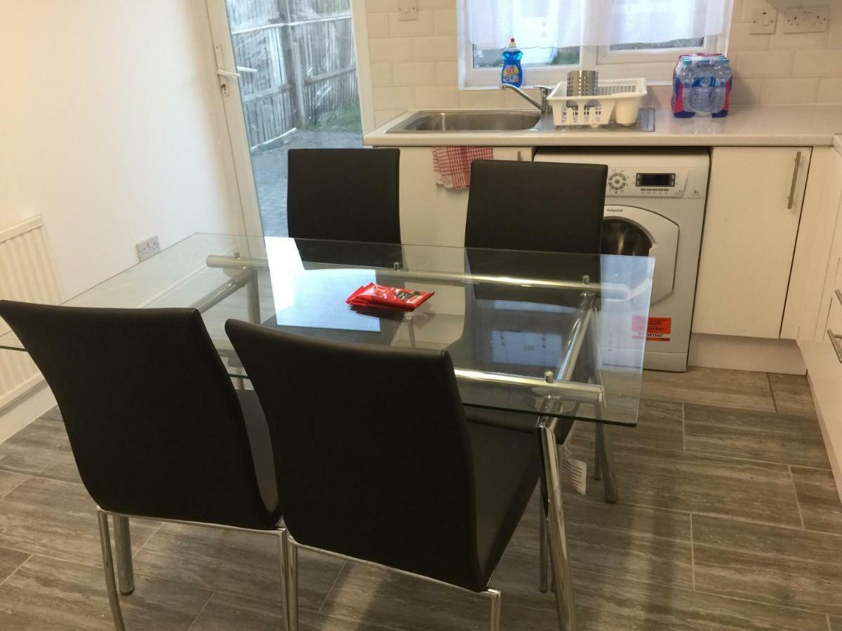 Abbey Wood Station Five Bedroom Self Contained House Екстер'єр фото