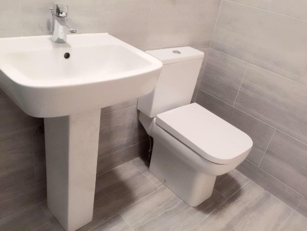 Abbey Wood Station Five Bedroom Self Contained House Екстер'єр фото
